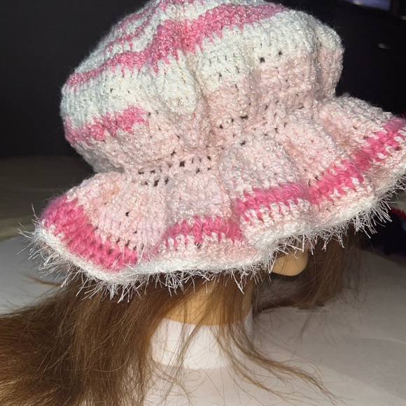 Pink crochet hat – Fuzzy Trim - Picture 3 of 3